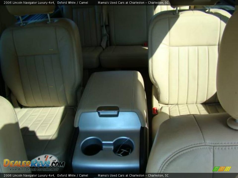 2006 Lincoln Navigator Luxury 4x4 Oxford White / Camel Photo #34