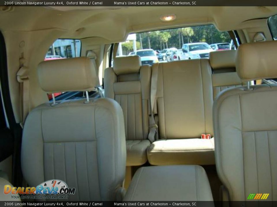 2006 Lincoln Navigator Luxury 4x4 Oxford White / Camel Photo #35