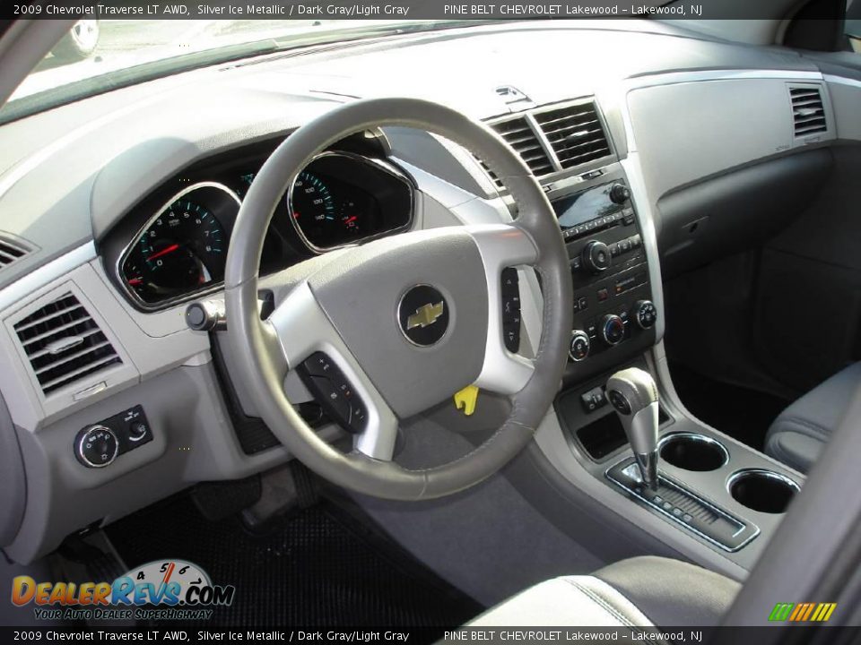 2009 Chevrolet Traverse LT AWD Silver Ice Metallic / Dark Gray/Light Gray Photo #9