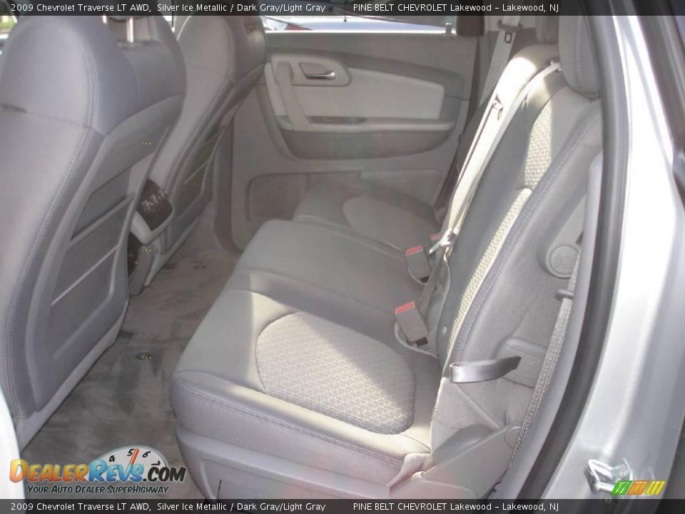 2009 Chevrolet Traverse LT AWD Silver Ice Metallic / Dark Gray/Light Gray Photo #13