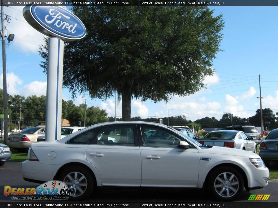2009 Ford Taurus SEL White Sand Tri-Coat Metallic / Medium Light Stone Photo #2