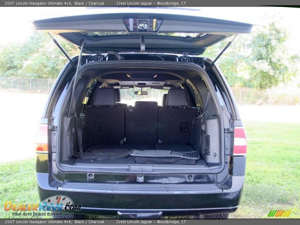 2007 Lincoln Navigator Ultimate 4x4 Black / Charcoal Photo #8