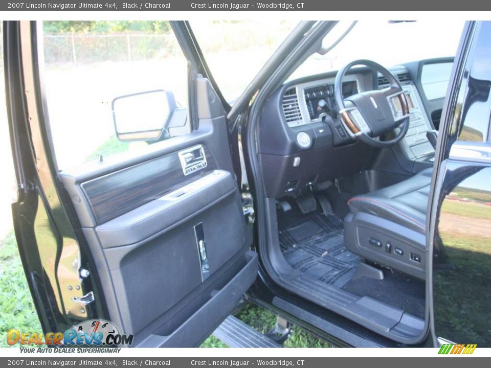 2007 Lincoln Navigator Ultimate 4x4 Black / Charcoal Photo #11