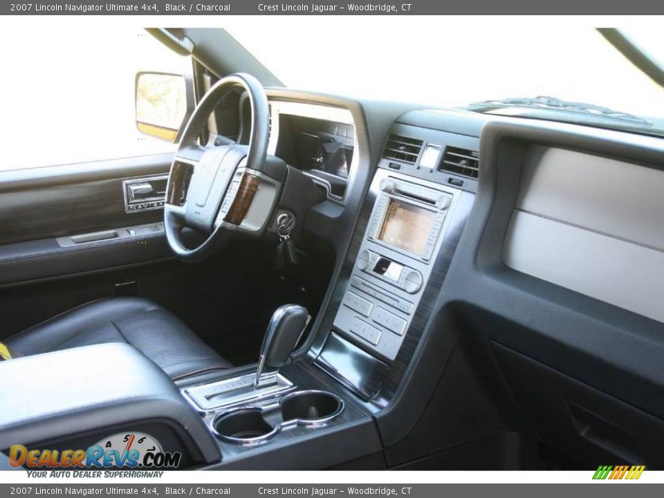 2007 Lincoln Navigator Ultimate 4x4 Black / Charcoal Photo #15