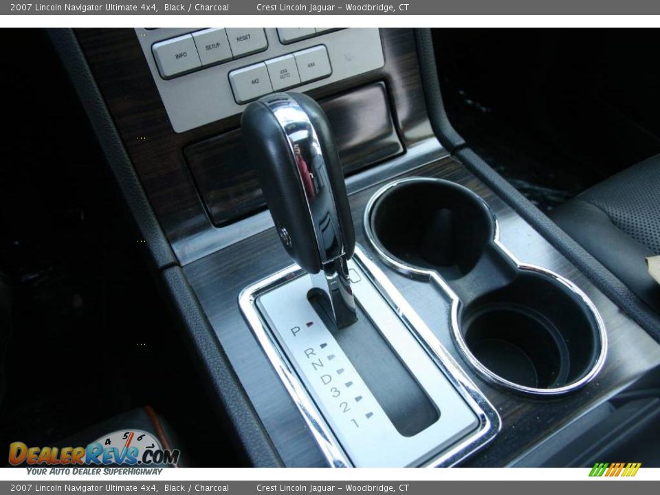 2007 Lincoln Navigator Ultimate 4x4 Black / Charcoal Photo #19