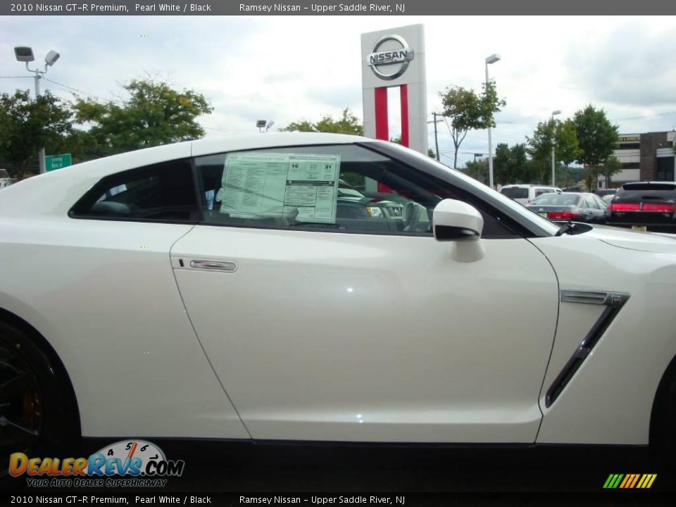 2010 Nissan GT-R Premium Pearl White / Black Photo #21