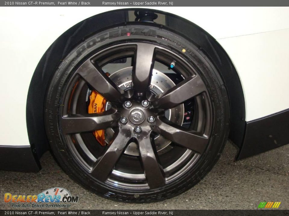 2010 Nissan GT-R Premium Pearl White / Black Photo #24