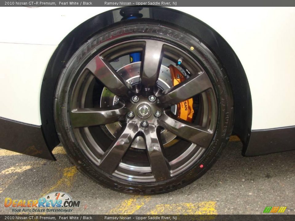 2010 Nissan GT-R Premium Pearl White / Black Photo #25