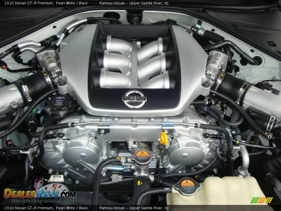 2010 Nissan GT-R Premium Pearl White / Black Photo #28