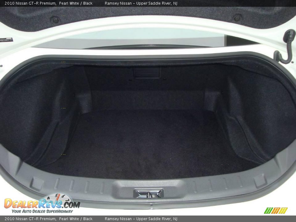 2010 Nissan GT-R Premium Pearl White / Black Photo #29