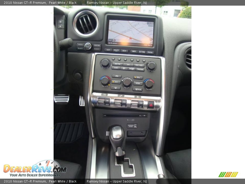 2010 Nissan GT-R Premium Pearl White / Black Photo #35