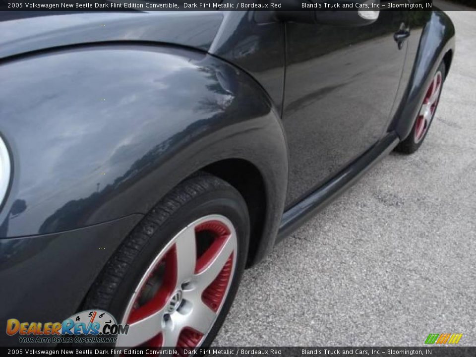 2005 Volkswagen New Beetle Dark Flint Edition Convertible Dark Flint Metallic / Bordeaux Red Photo #10