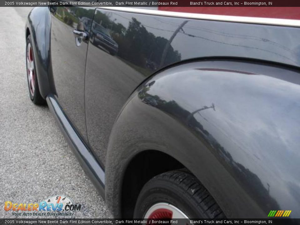 2005 Volkswagen New Beetle Dark Flint Edition Convertible Dark Flint Metallic / Bordeaux Red Photo #11