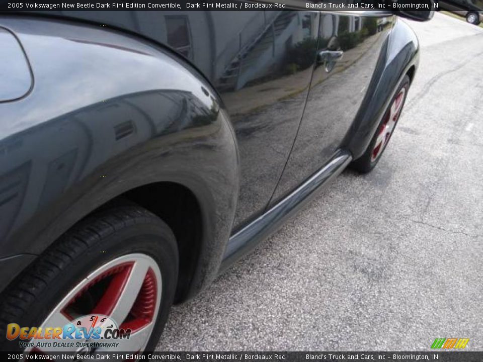 2005 Volkswagen New Beetle Dark Flint Edition Convertible Dark Flint Metallic / Bordeaux Red Photo #12