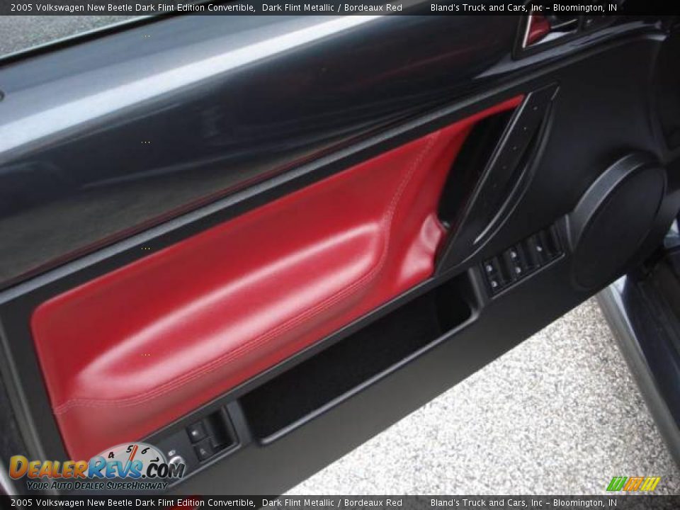 2005 Volkswagen New Beetle Dark Flint Edition Convertible Dark Flint Metallic / Bordeaux Red Photo #14