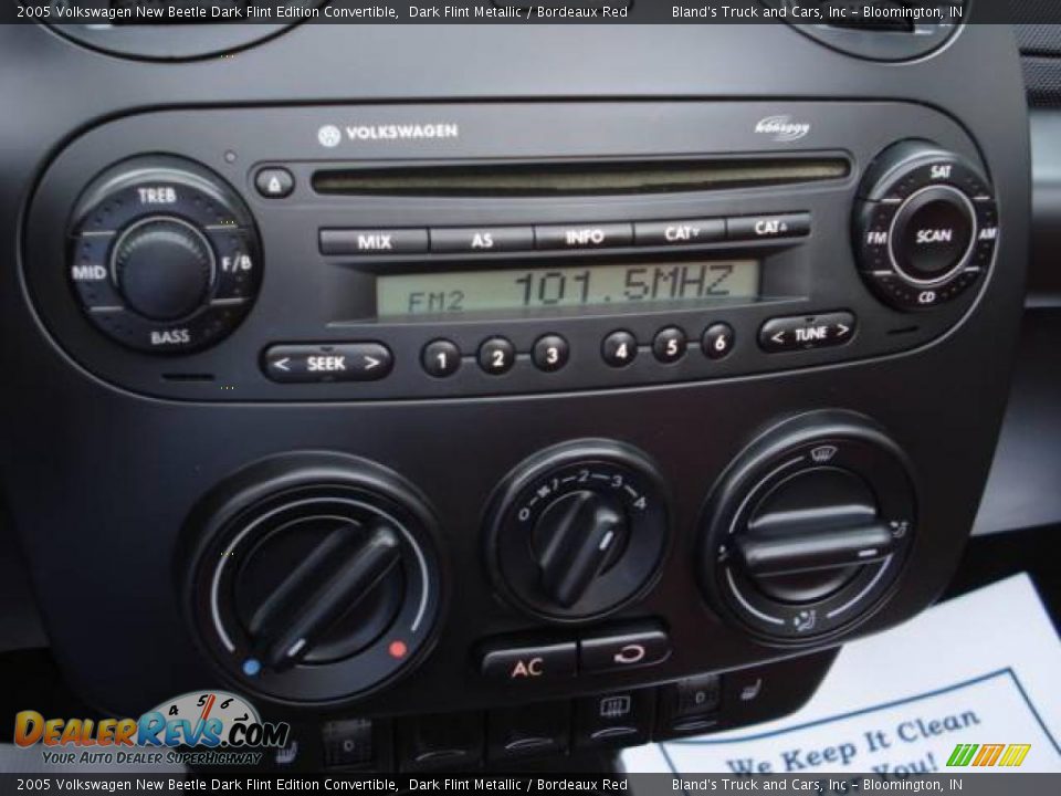 2005 Volkswagen New Beetle Dark Flint Edition Convertible Dark Flint Metallic / Bordeaux Red Photo #17