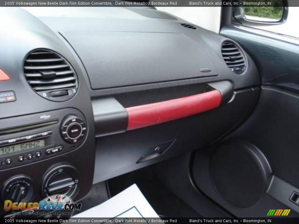 2005 Volkswagen New Beetle Dark Flint Edition Convertible Dark Flint Metallic / Bordeaux Red Photo #19