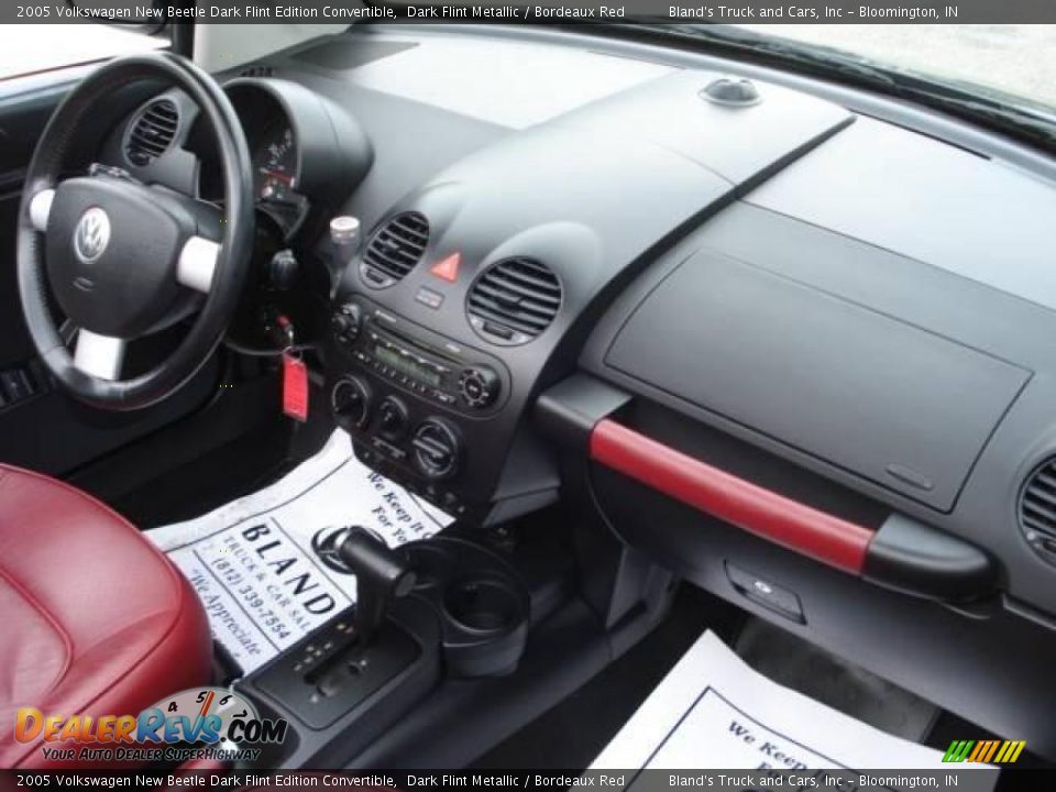2005 Volkswagen New Beetle Dark Flint Edition Convertible Dark Flint Metallic / Bordeaux Red Photo #24