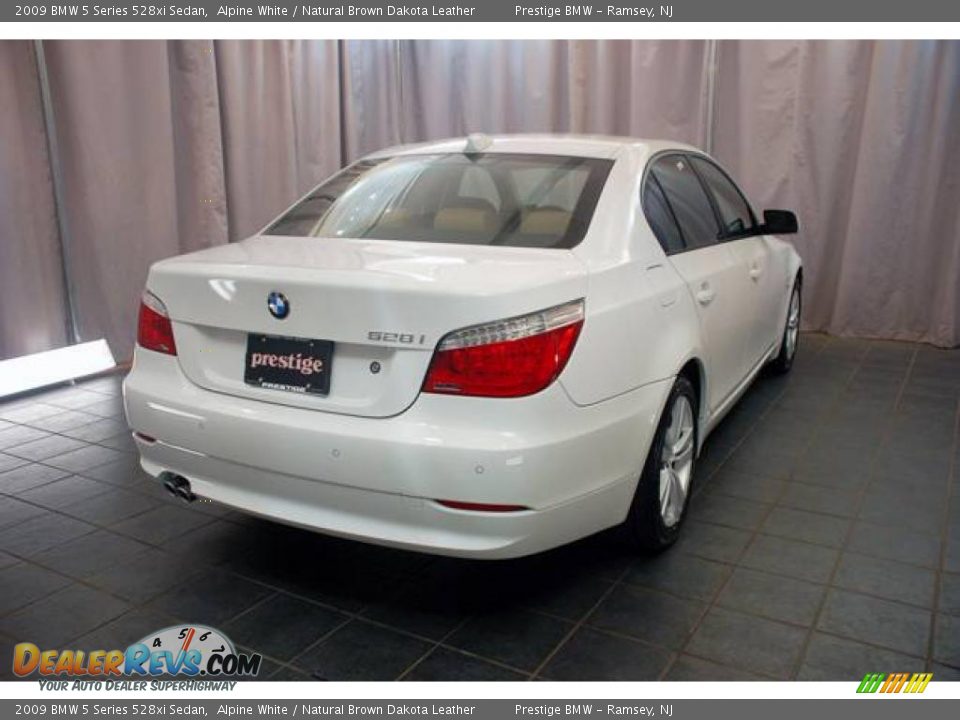 2009 BMW 5 Series 528xi Sedan Alpine White / Natural Brown Dakota Leather Photo #2