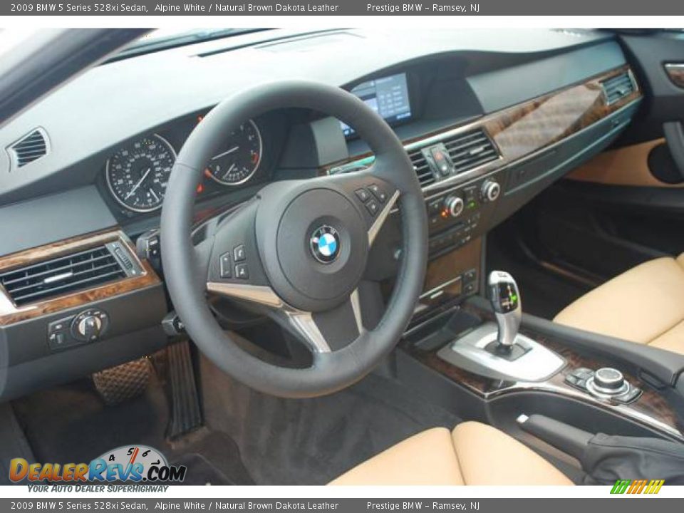 2009 BMW 5 Series 528xi Sedan Alpine White / Natural Brown Dakota Leather Photo #3