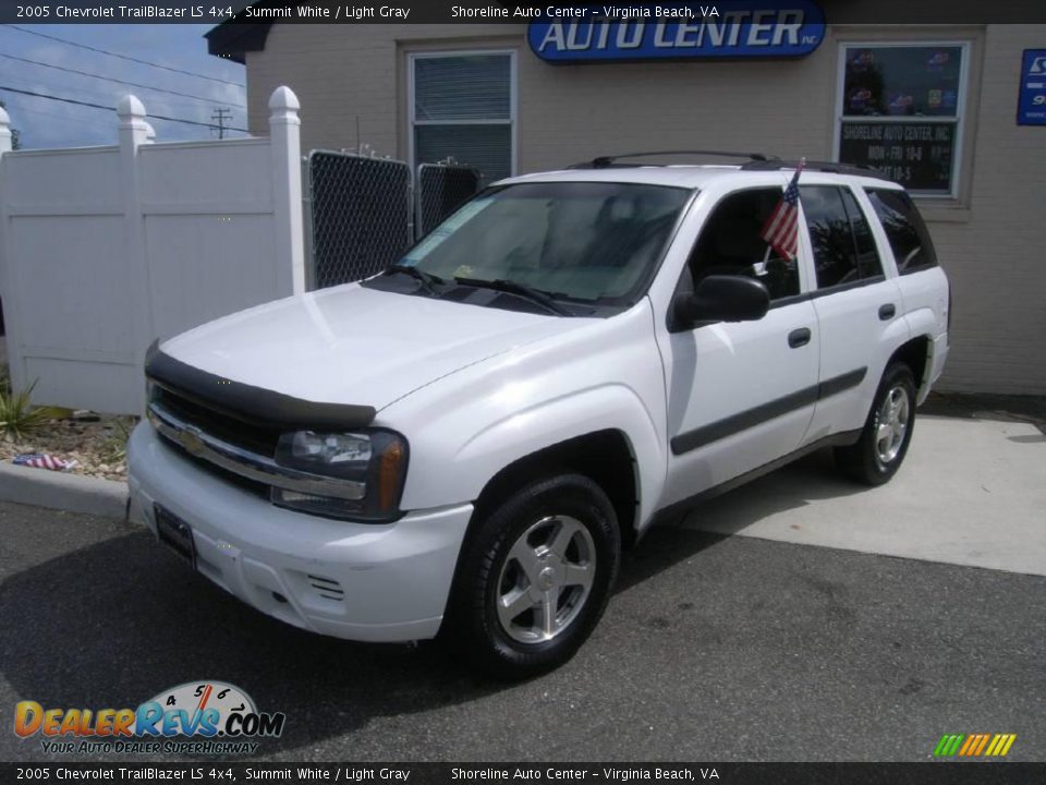 2005 Chevrolet TrailBlazer LS 4x4 Summit White / Light Gray Photo #2