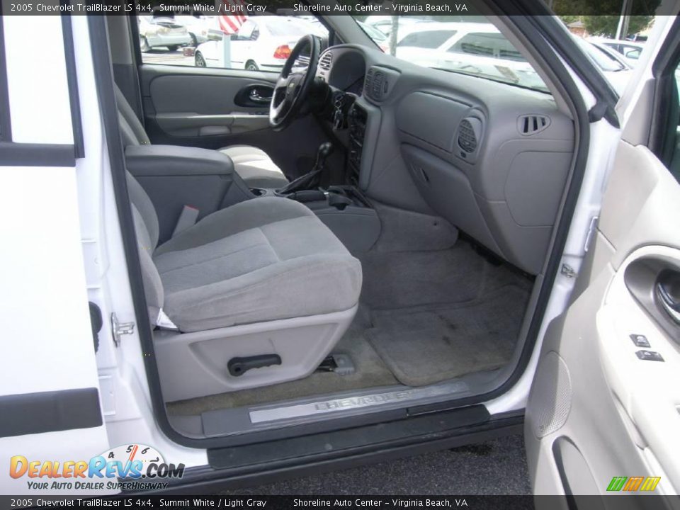 2005 Chevrolet TrailBlazer LS 4x4 Summit White / Light Gray Photo #14