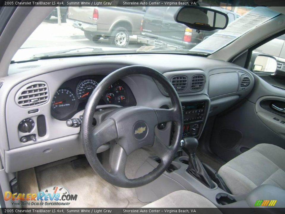 2005 Chevrolet TrailBlazer LS 4x4 Summit White / Light Gray Photo #16