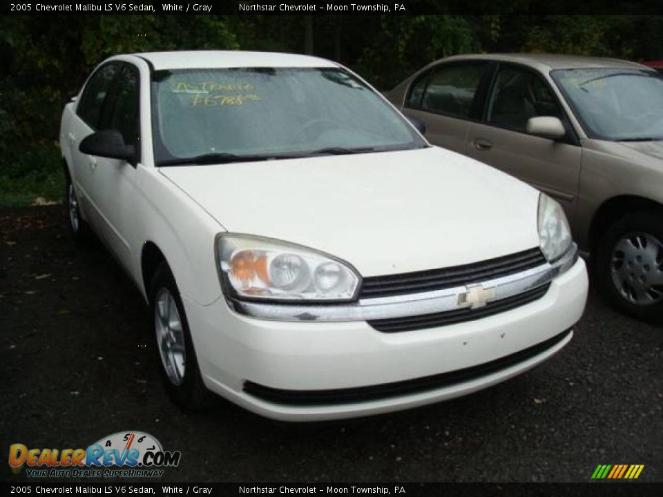 2005 Chevrolet Malibu LS V6 Sedan White / Gray Photo #1