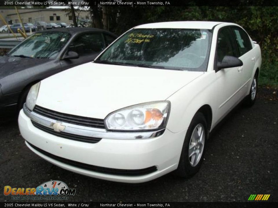 2005 Chevrolet Malibu LS V6 Sedan White / Gray Photo #5