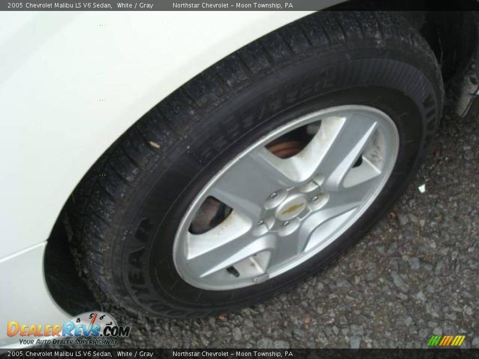 2005 Chevrolet Malibu LS V6 Sedan White / Gray Photo #7
