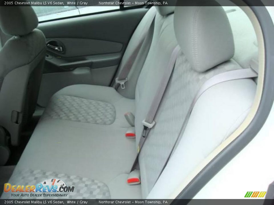 2005 Chevrolet Malibu LS V6 Sedan White / Gray Photo #9