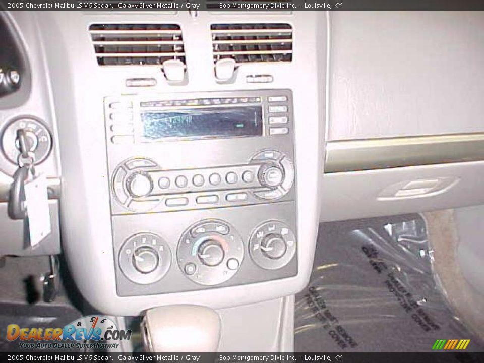 2005 Chevrolet Malibu LS V6 Sedan Galaxy Silver Metallic / Gray Photo #18