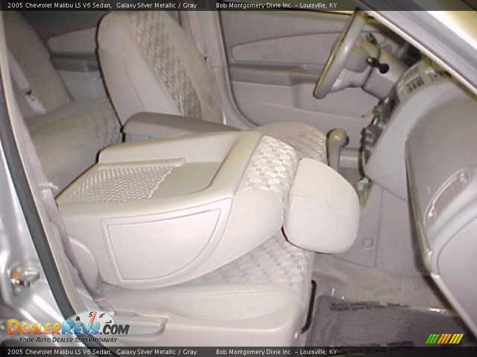 2005 Chevrolet Malibu LS V6 Sedan Galaxy Silver Metallic / Gray Photo #27