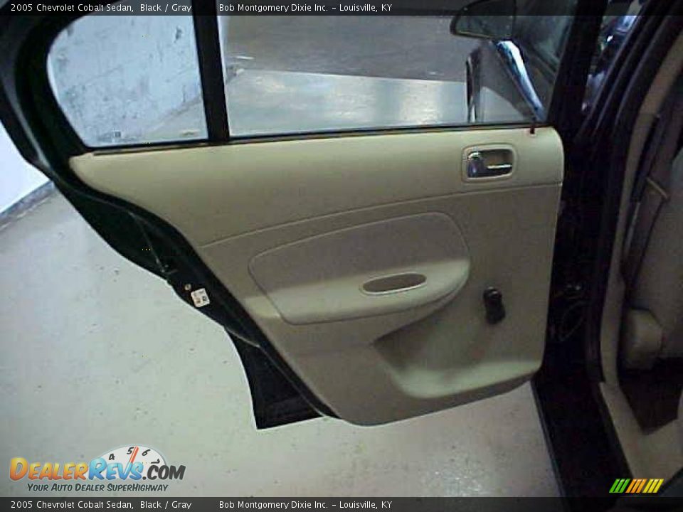 2005 Chevrolet Cobalt Sedan Black / Gray Photo #14