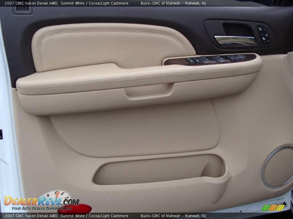2007 GMC Yukon Denali AWD Summit White / Cocoa/Light Cashmere Photo #10
