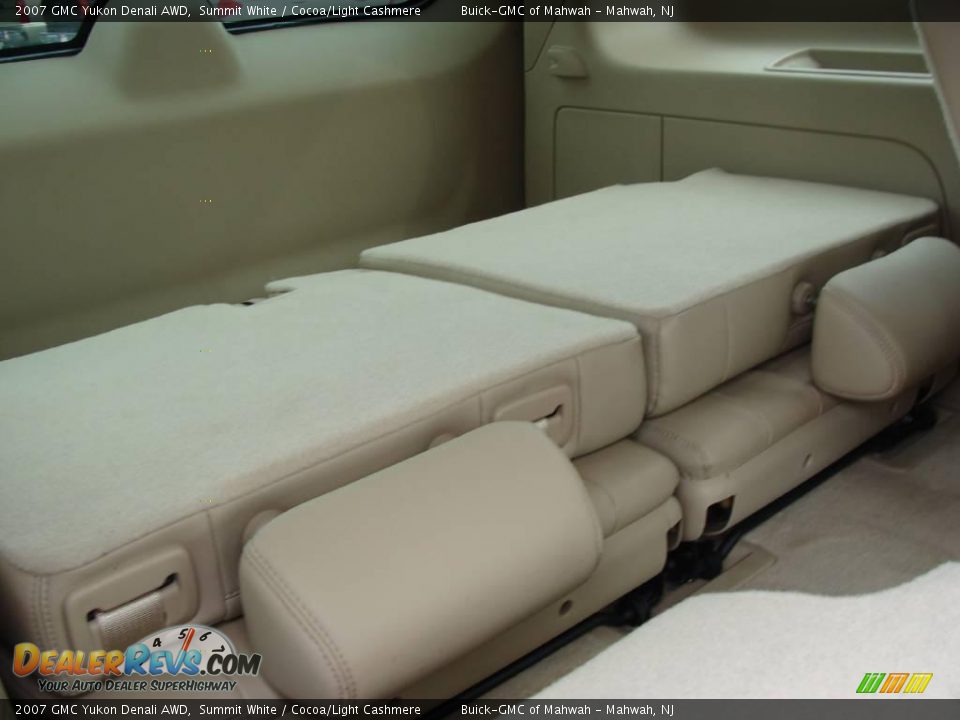 2007 GMC Yukon Denali AWD Summit White / Cocoa/Light Cashmere Photo #17