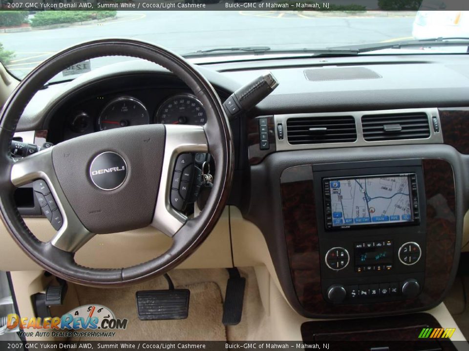2007 GMC Yukon Denali AWD Summit White / Cocoa/Light Cashmere Photo #20