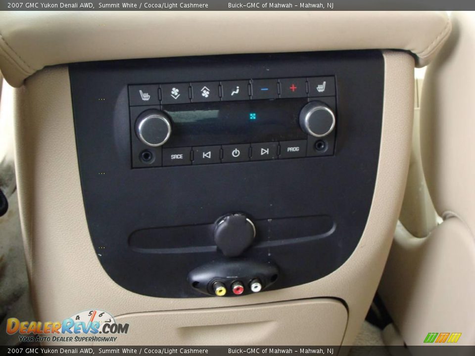 2007 GMC Yukon Denali AWD Summit White / Cocoa/Light Cashmere Photo #24