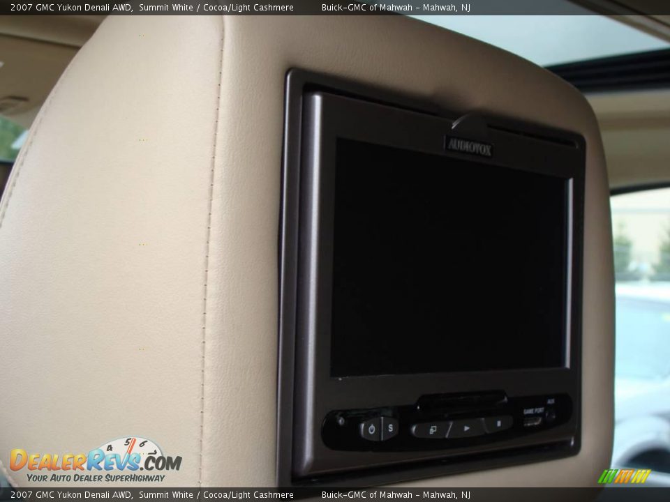 2007 GMC Yukon Denali AWD Summit White / Cocoa/Light Cashmere Photo #26
