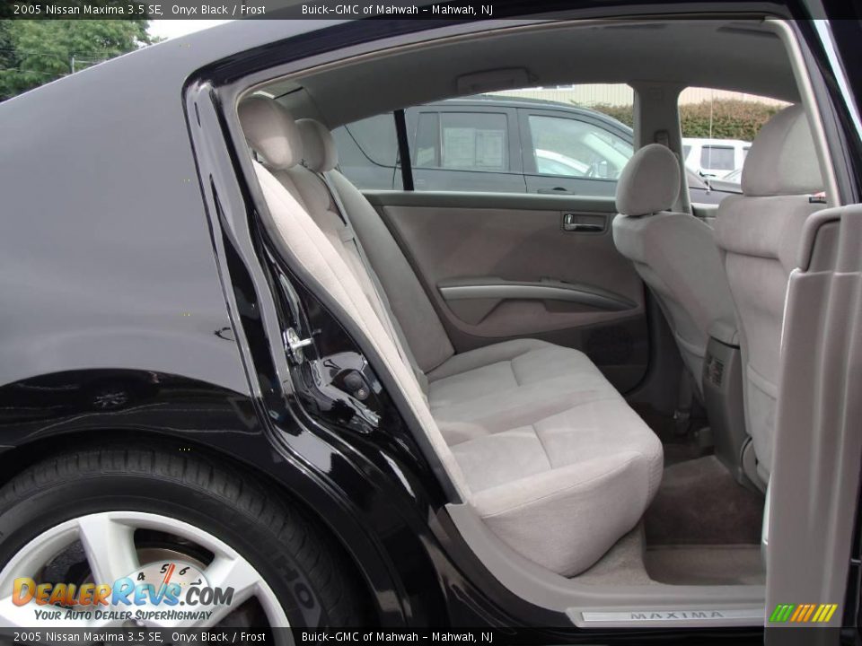 2005 Nissan Maxima 3.5 SE Onyx Black / Frost Photo #16