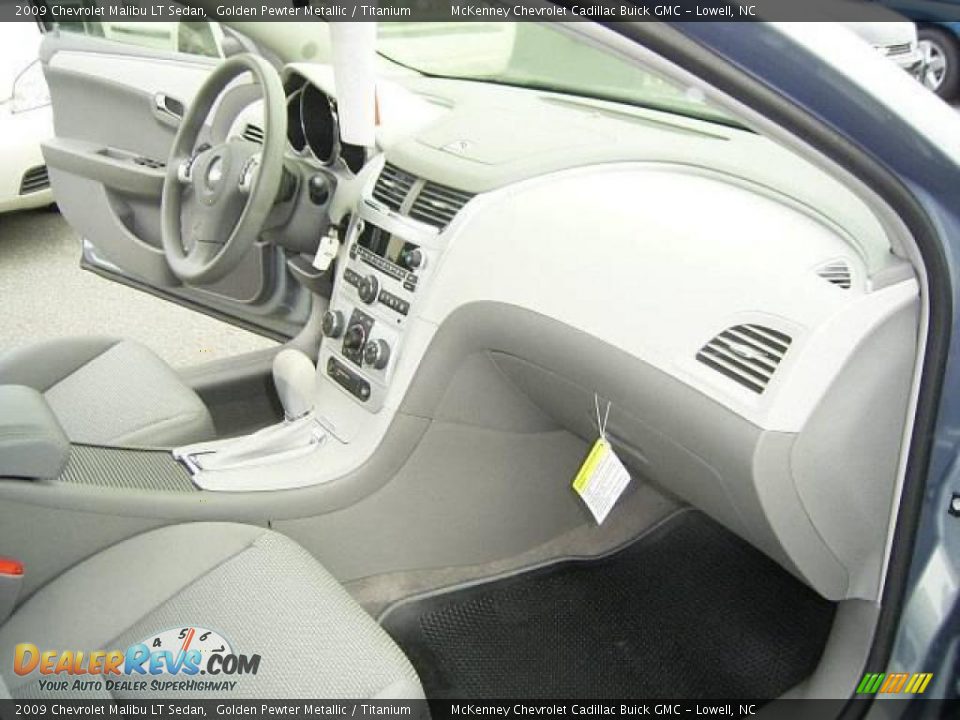 2009 Chevrolet Malibu LT Sedan Golden Pewter Metallic / Titanium Photo #16