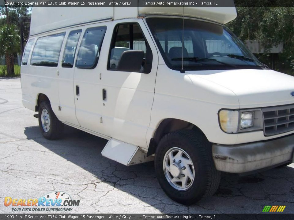 1993 Ford E Series Van E350 Club Wagon 15 Passenger White / Gray Photo #3