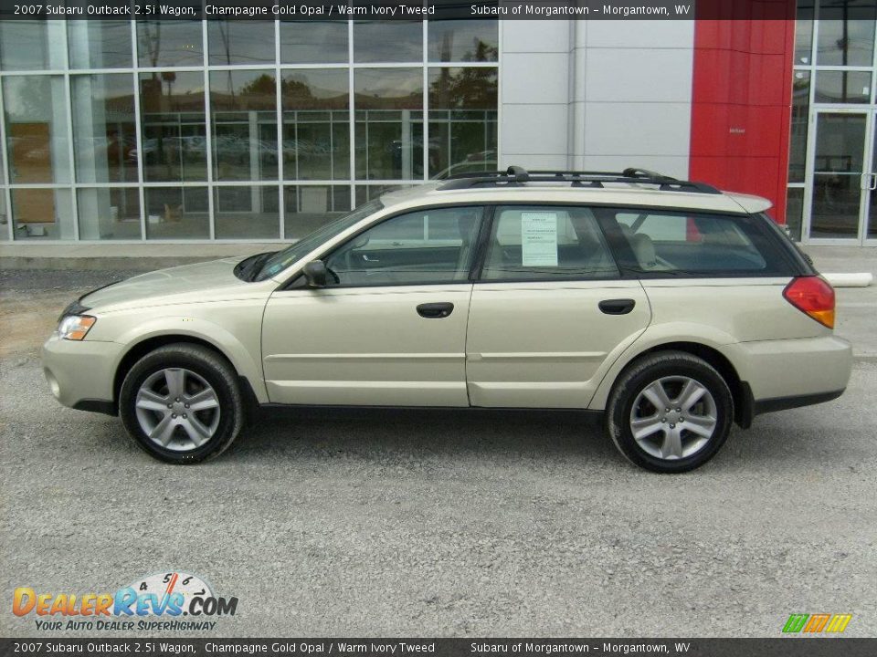2007 Subaru Outback 2.5i Wagon Champagne Gold Opal / Warm Ivory Tweed Photo #2