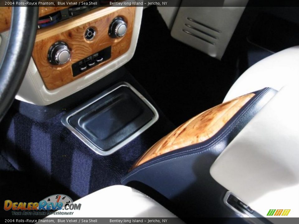 2004 Rolls-Royce Phantom Blue Velvet / Sea Shell Photo #10