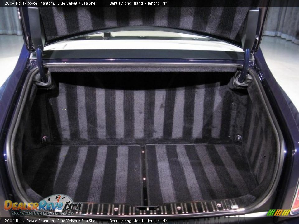 2004 Rolls-Royce Phantom Blue Velvet / Sea Shell Photo #17