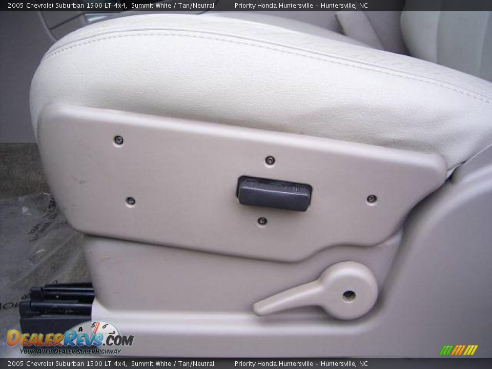 2005 Chevrolet Suburban 1500 LT 4x4 Summit White / Tan/Neutral Photo #9