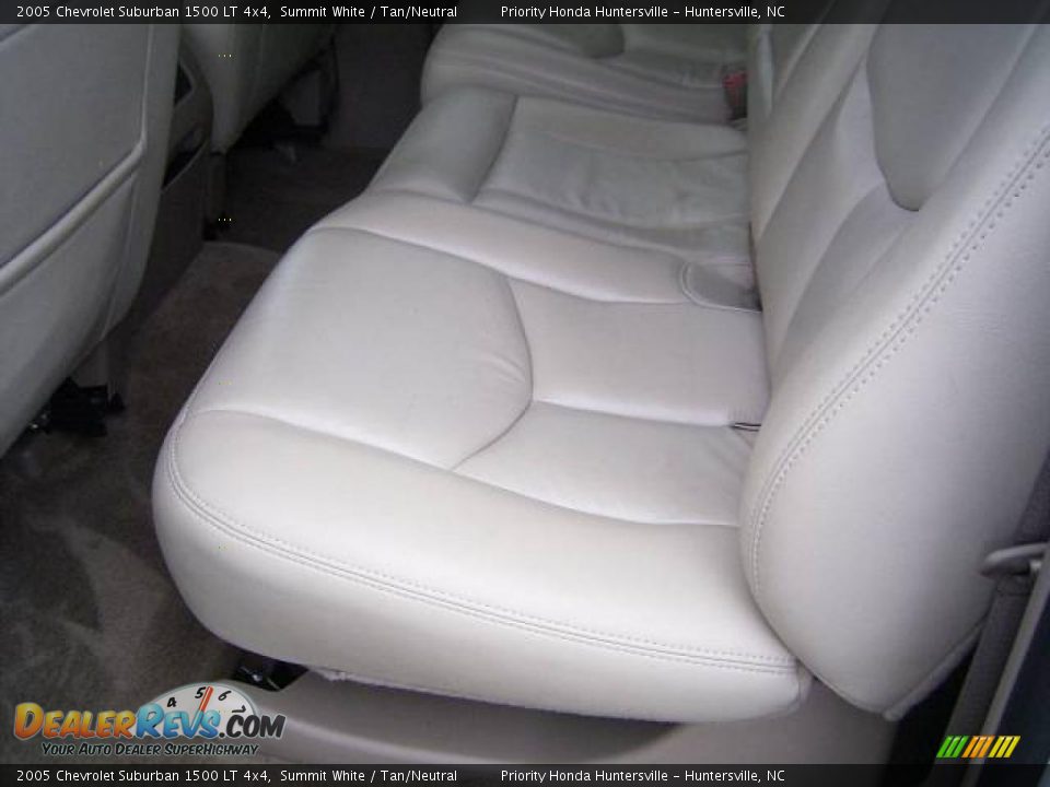2005 Chevrolet Suburban 1500 LT 4x4 Summit White / Tan/Neutral Photo #11