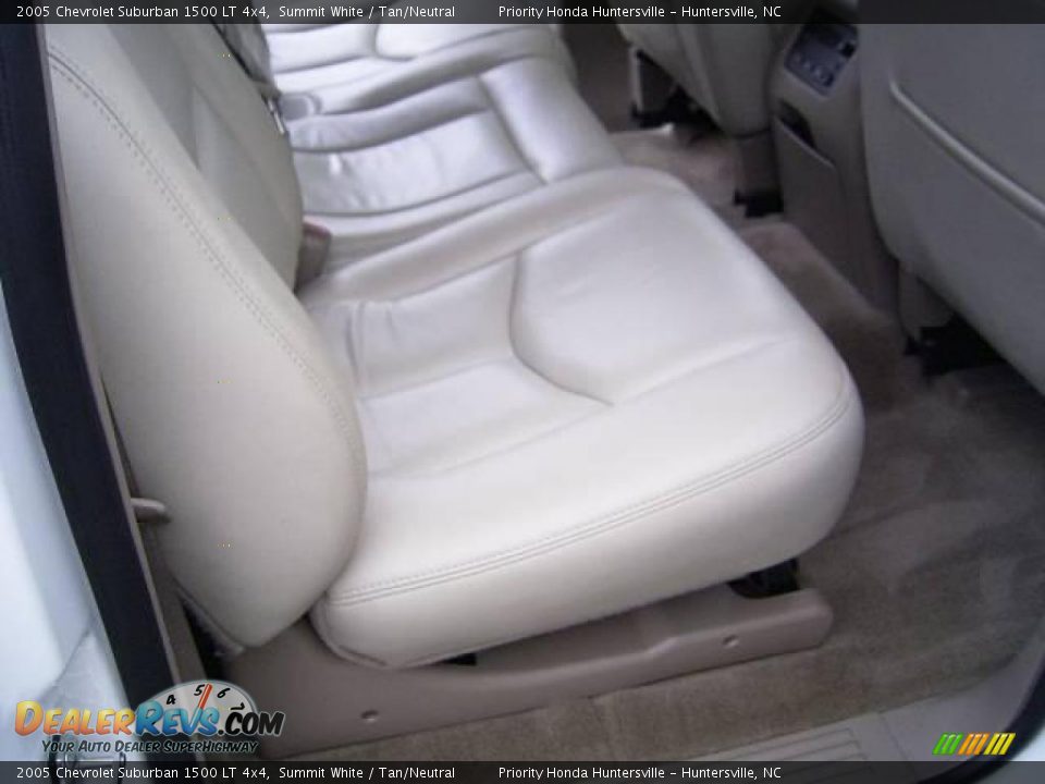 2005 Chevrolet Suburban 1500 LT 4x4 Summit White / Tan/Neutral Photo #13