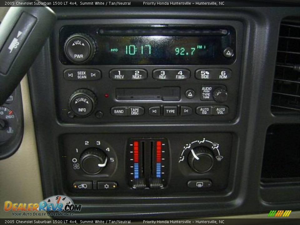 2005 Chevrolet Suburban 1500 LT 4x4 Summit White / Tan/Neutral Photo #24