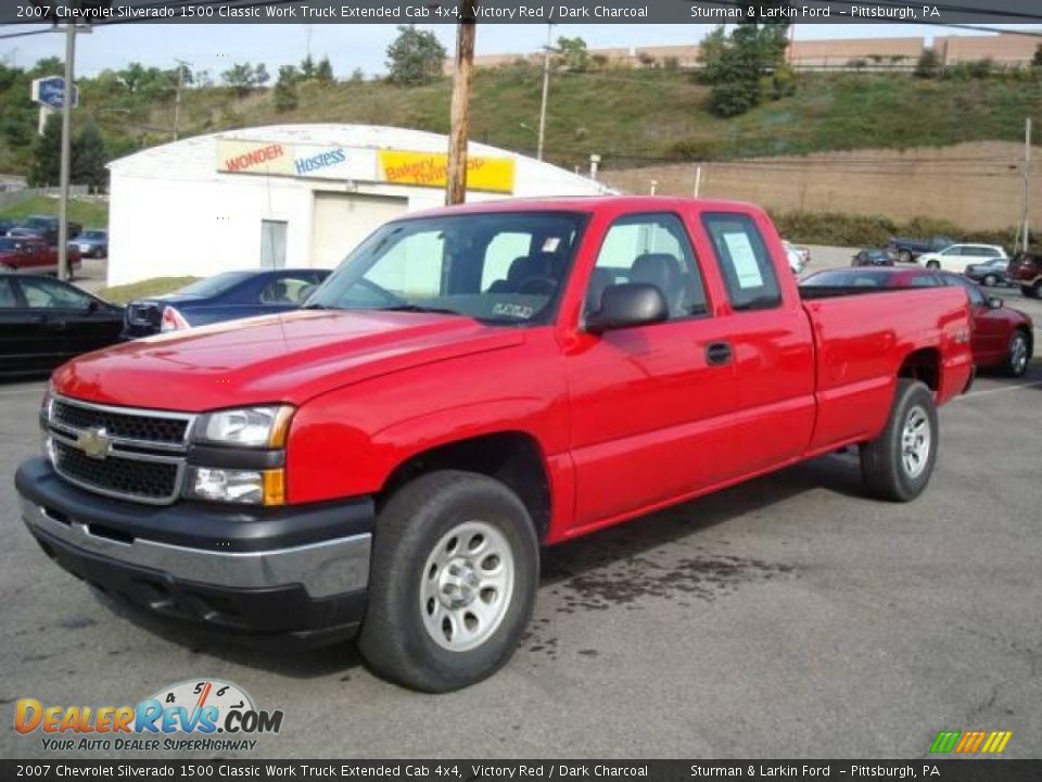 2007 Chevrolet Silverado 1500 Classic Work Truck Extended Cab 4x4 Victory Red / Dark Charcoal Photo #7